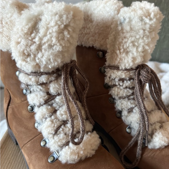 Cozy Brown Shearling-Lined Boots - Picture 4 of 7